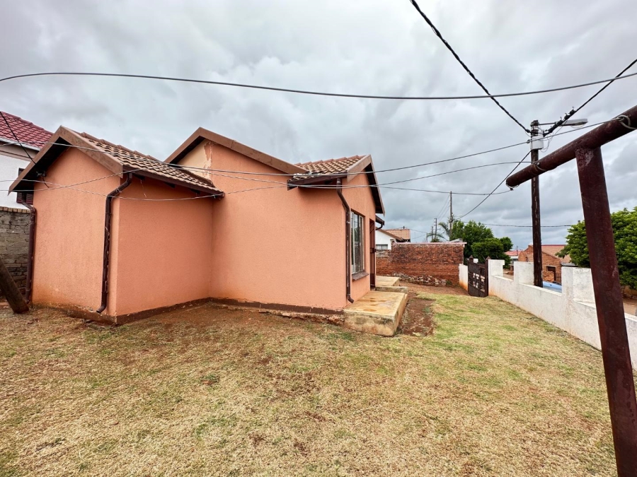 To Let 2 Bedroom Property for Rent in Lotus Gardens Gauteng