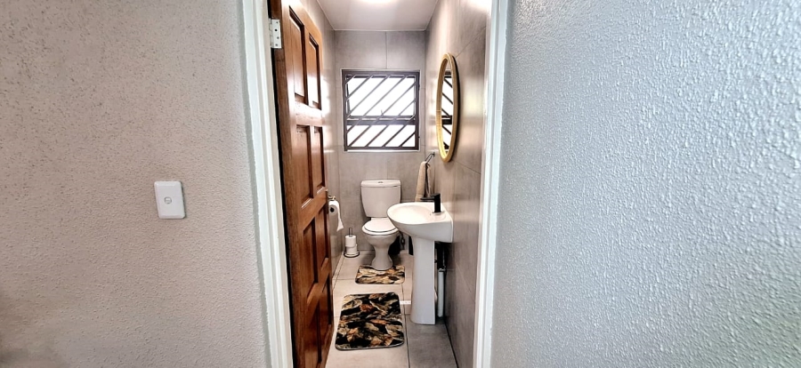 3 Bedroom Property for Sale in Brackenhurst Gauteng