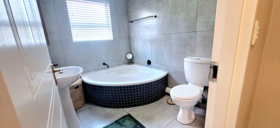 3 Bedroom Property for Sale in Brackenhurst Gauteng