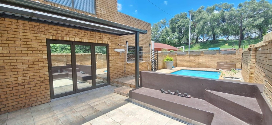 3 Bedroom Property for Sale in Brackenhurst Gauteng