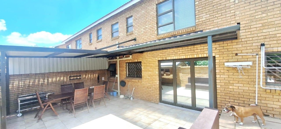 3 Bedroom Property for Sale in Brackenhurst Gauteng