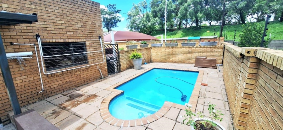 3 Bedroom Property for Sale in Brackenhurst Gauteng