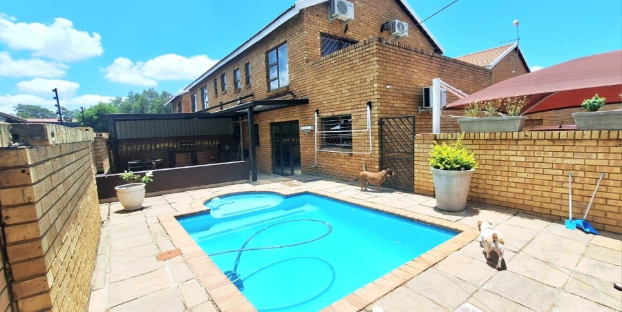 3 Bedroom Property for Sale in Brackenhurst Gauteng