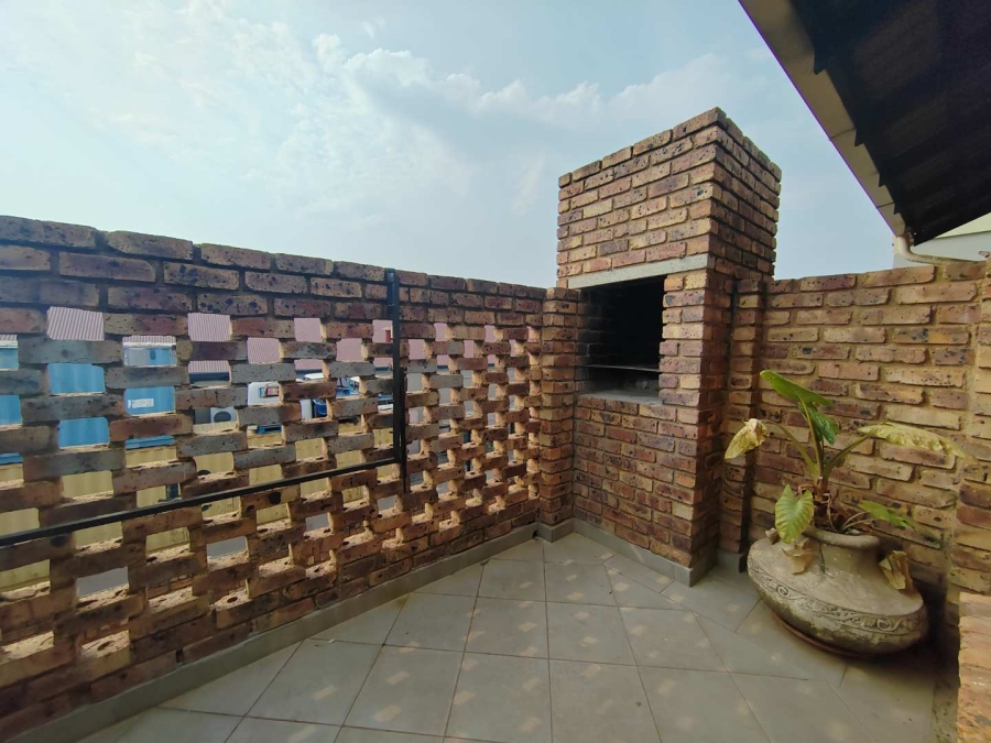 To Let 2 Bedroom Property for Rent in Pierre Van Ryneveld Gauteng