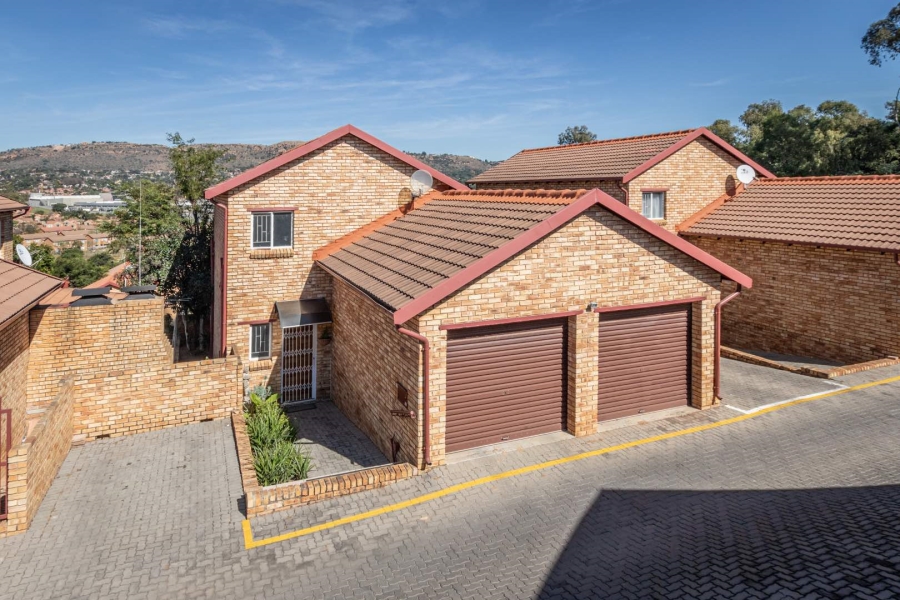 3 Bedroom Property for Sale in Wilgeheuwel Gauteng
