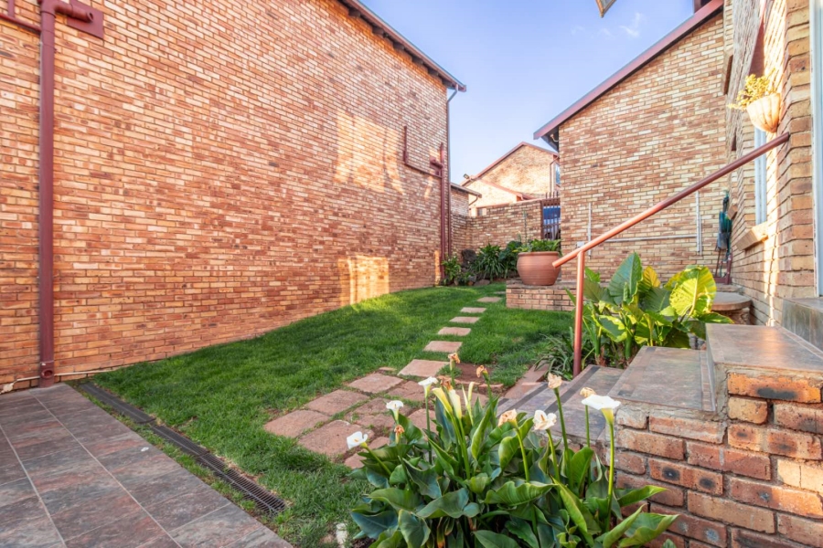 3 Bedroom Property for Sale in Wilgeheuwel Gauteng
