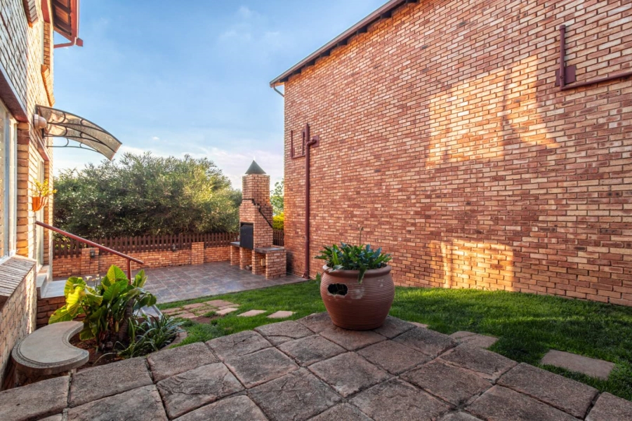 3 Bedroom Property for Sale in Wilgeheuwel Gauteng