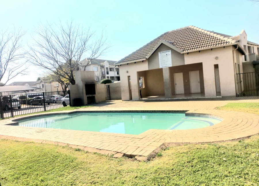 2 Bedroom Property for Sale in Klippoortje Gauteng