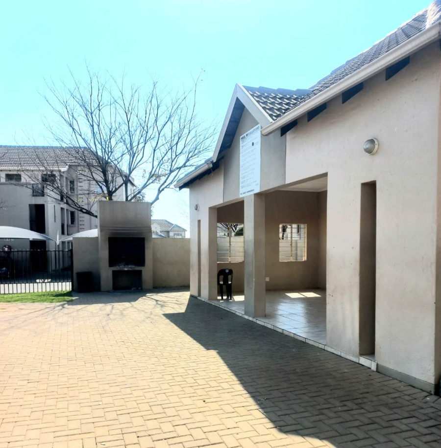 2 Bedroom Property for Sale in Klippoortje Gauteng