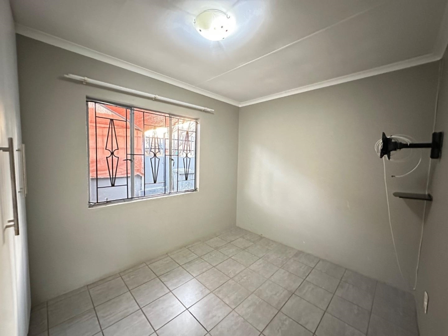 To Let 2 Bedroom Property for Rent in Danville Gauteng