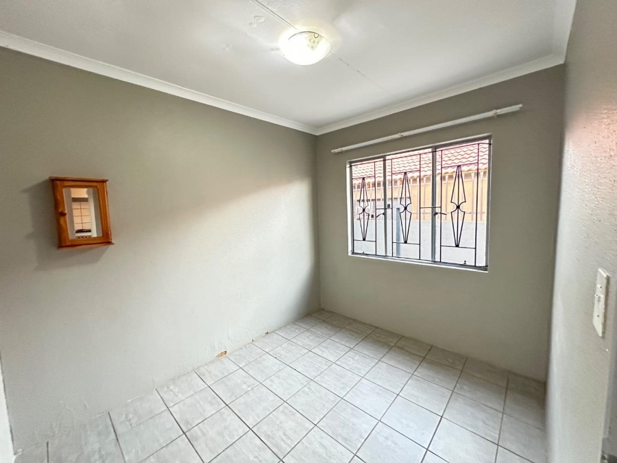 To Let 2 Bedroom Property for Rent in Danville Gauteng