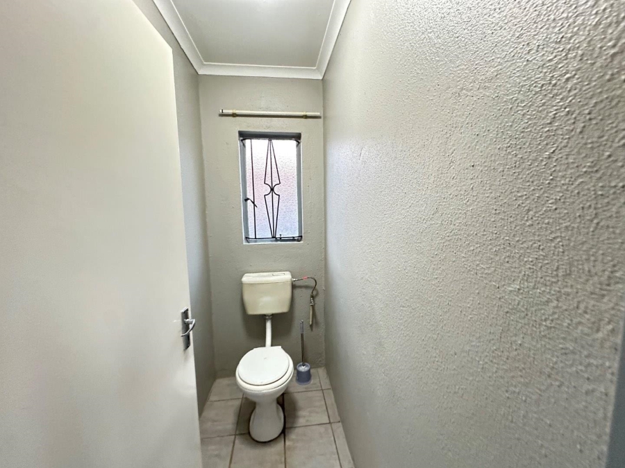 To Let 2 Bedroom Property for Rent in Danville Gauteng