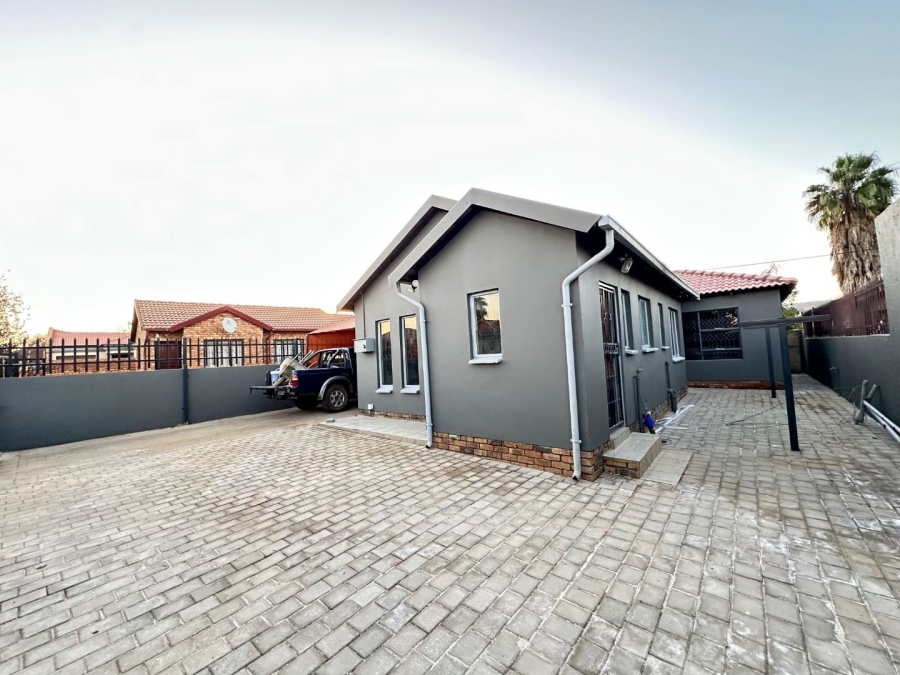 To Let 2 Bedroom Property for Rent in Danville Gauteng