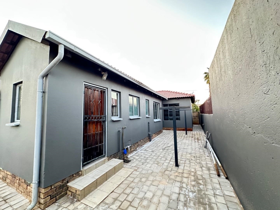 To Let 2 Bedroom Property for Rent in Danville Gauteng