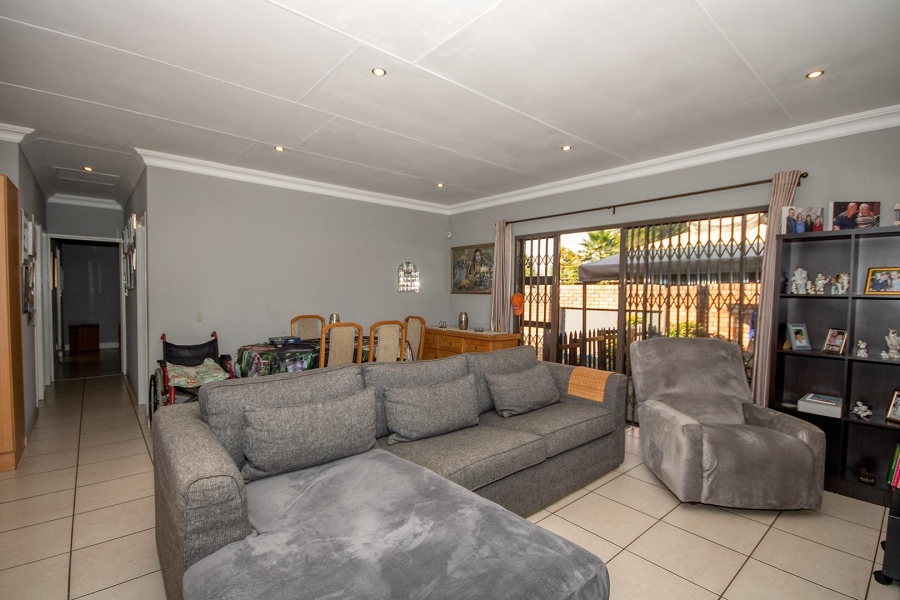 To Let 3 Bedroom Property for Rent in Raceview Gauteng