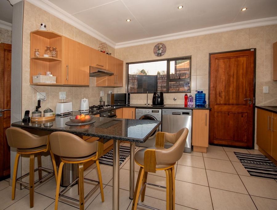 To Let 3 Bedroom Property for Rent in Raceview Gauteng