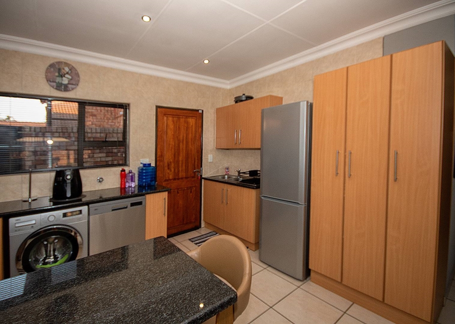 To Let 3 Bedroom Property for Rent in Raceview Gauteng