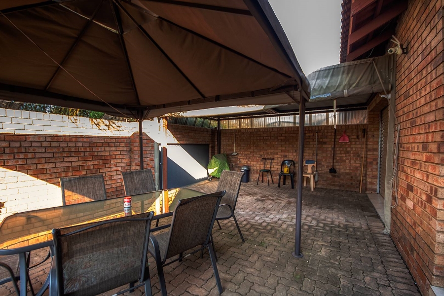 To Let 3 Bedroom Property for Rent in Raceview Gauteng