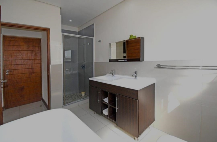 4 Bedroom Property for Sale in Noordwyk Gauteng