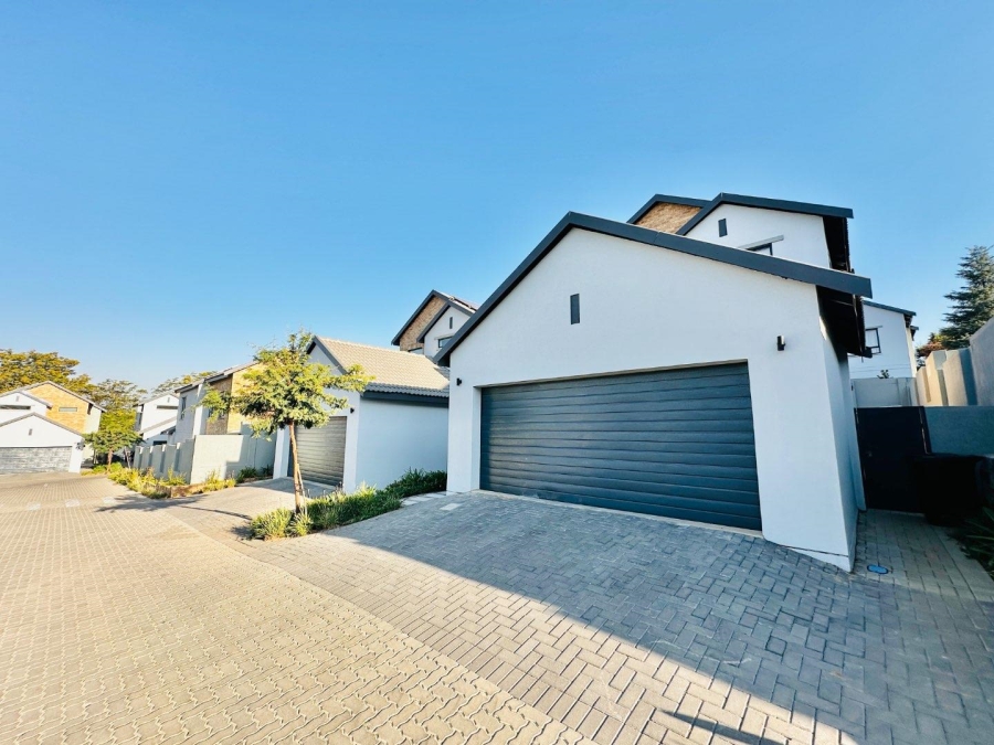 To Let 3 Bedroom Property for Rent in Fourways Gauteng