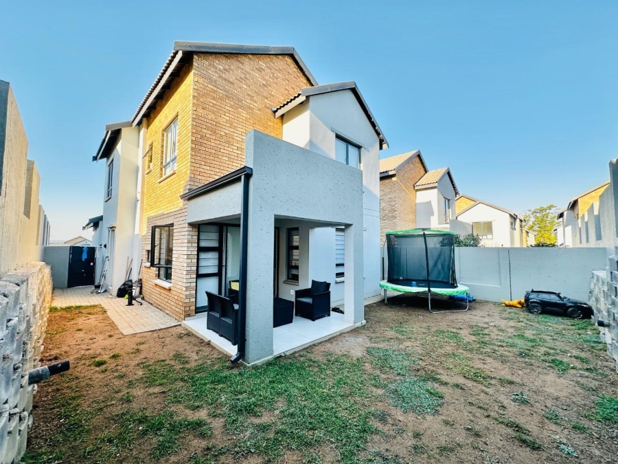 To Let 3 Bedroom Property for Rent in Fourways Gauteng