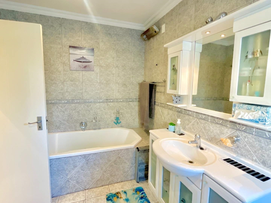 3 Bedroom Property for Sale in Die Wilgers Gauteng