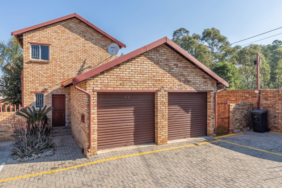 2 Bedroom Property for Sale in Wilgeheuwel Gauteng