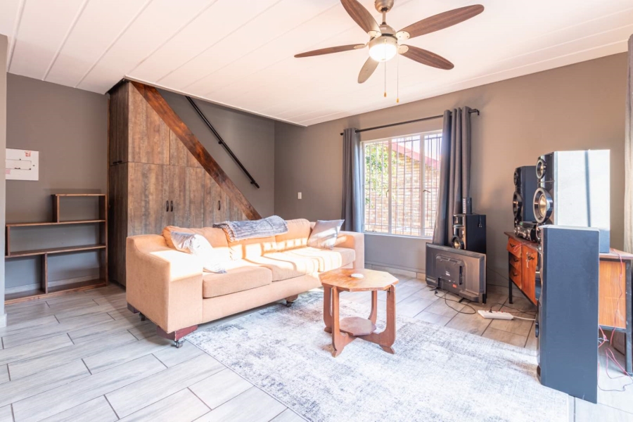 2 Bedroom Property for Sale in Wilgeheuwel Gauteng