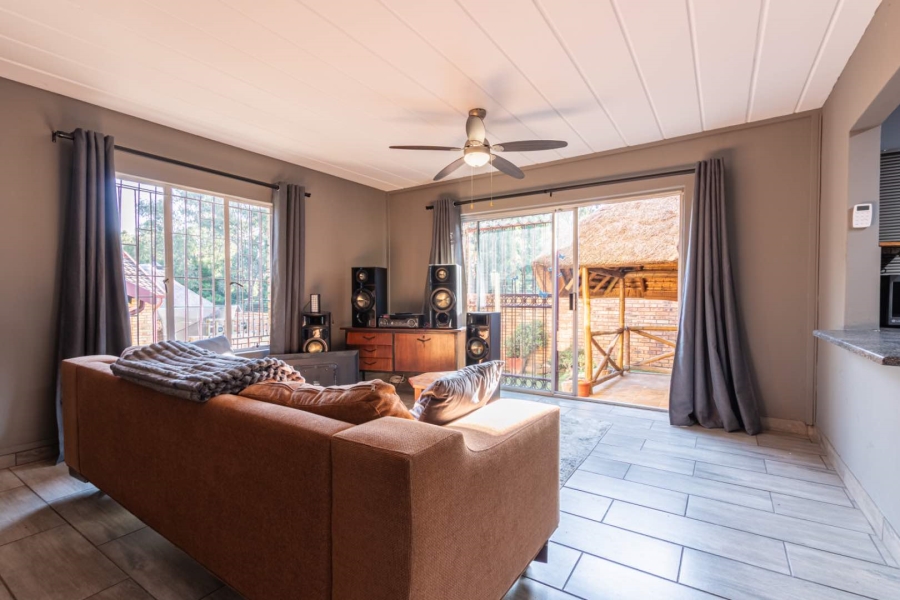 2 Bedroom Property for Sale in Wilgeheuwel Gauteng