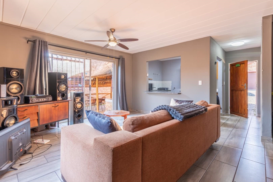 2 Bedroom Property for Sale in Wilgeheuwel Gauteng