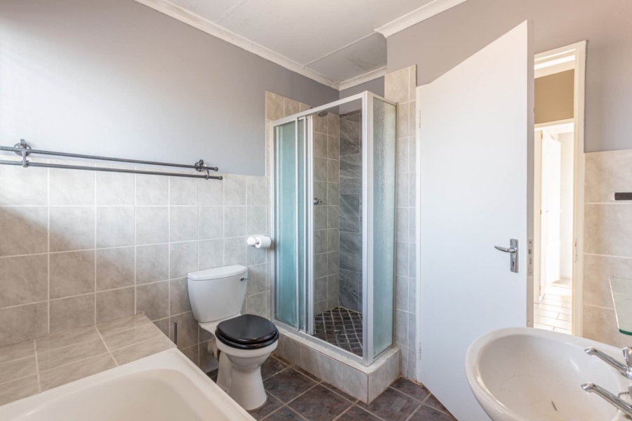 2 Bedroom Property for Sale in Wilgeheuwel Gauteng