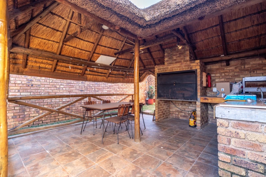 2 Bedroom Property for Sale in Wilgeheuwel Gauteng