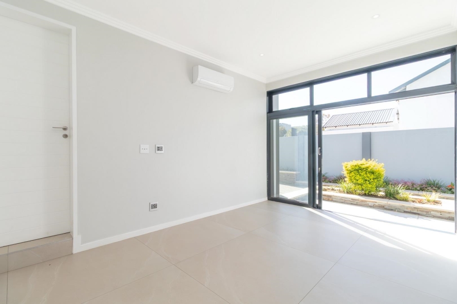 6 Bedroom Property for Sale in Waterfall Country Estate Gauteng