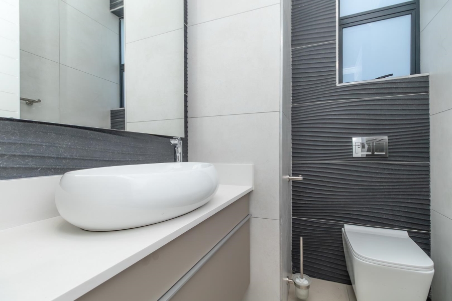 6 Bedroom Property for Sale in Waterfall Country Estate Gauteng