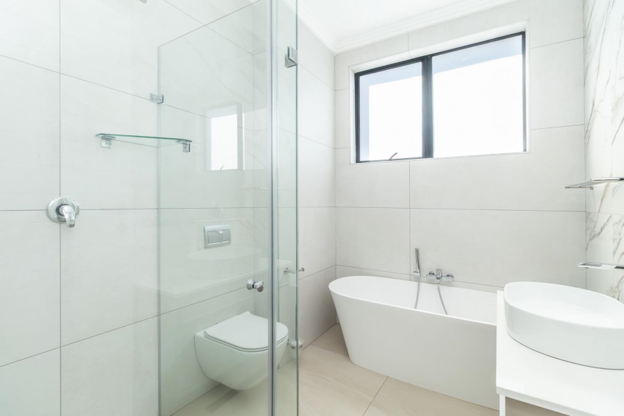 6 Bedroom Property for Sale in Waterfall Country Estate Gauteng