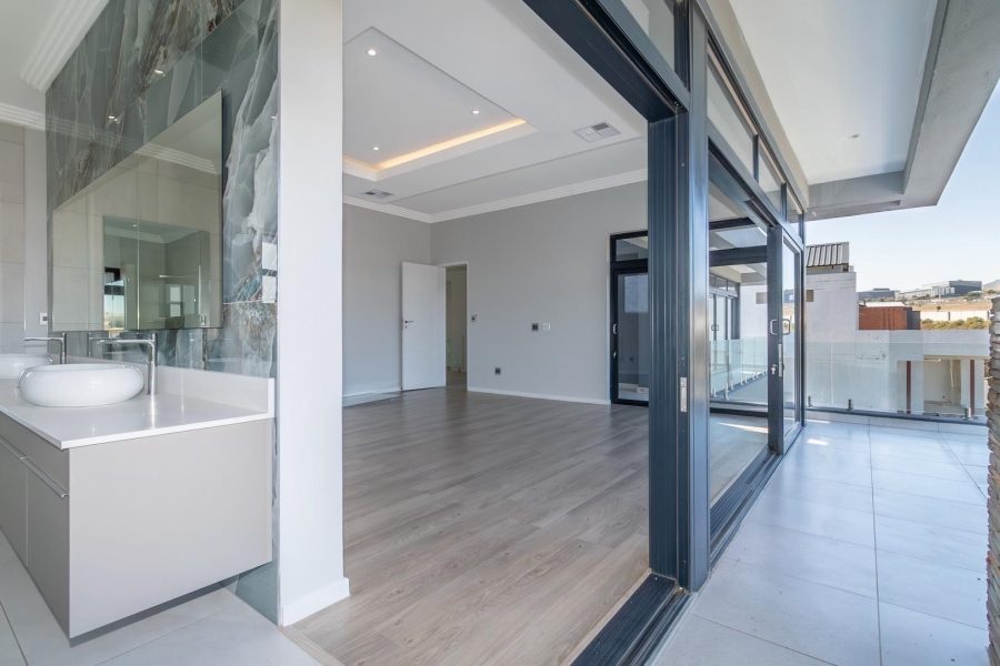 6 Bedroom Property for Sale in Waterfall Country Estate Gauteng