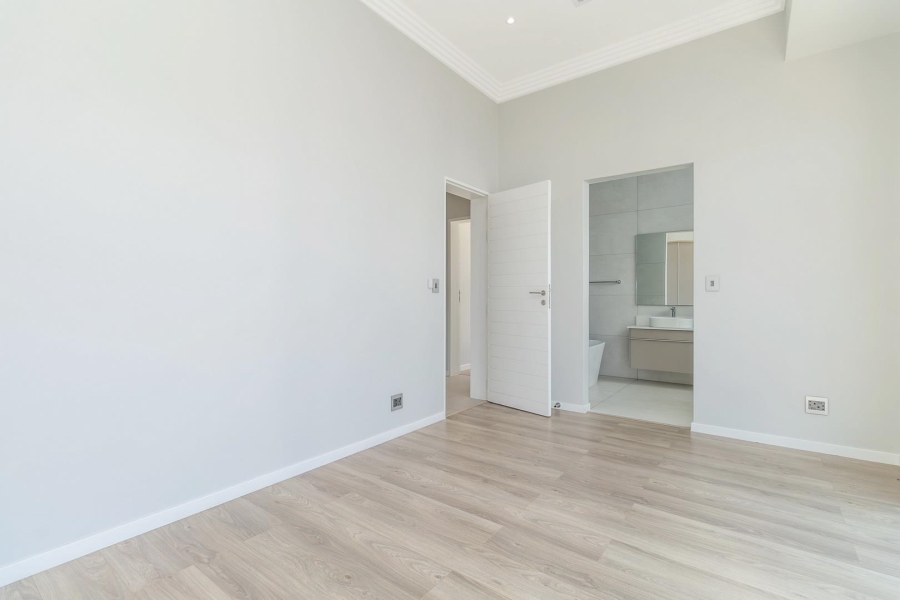 6 Bedroom Property for Sale in Waterfall Country Estate Gauteng