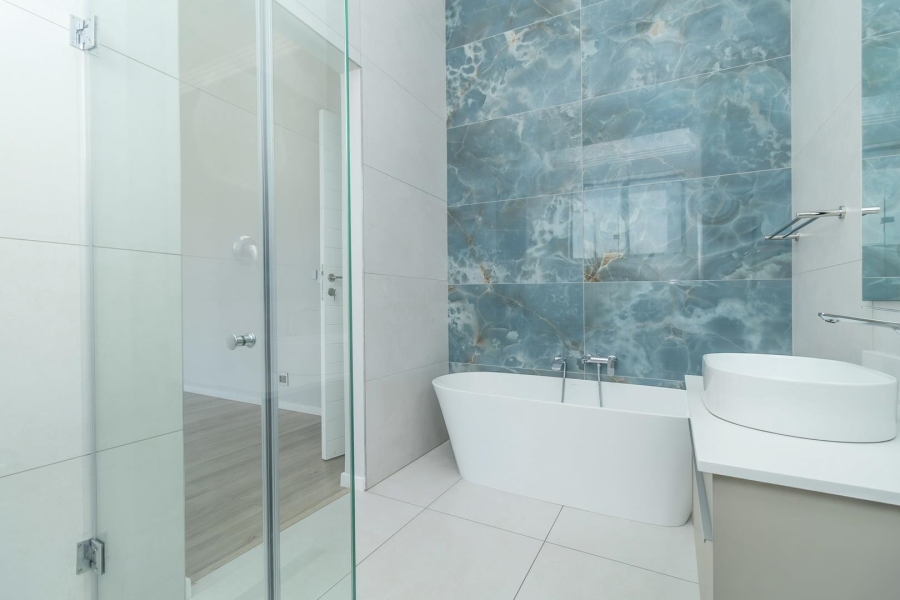 6 Bedroom Property for Sale in Waterfall Country Estate Gauteng