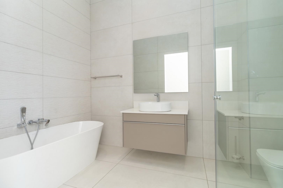 6 Bedroom Property for Sale in Waterfall Country Estate Gauteng