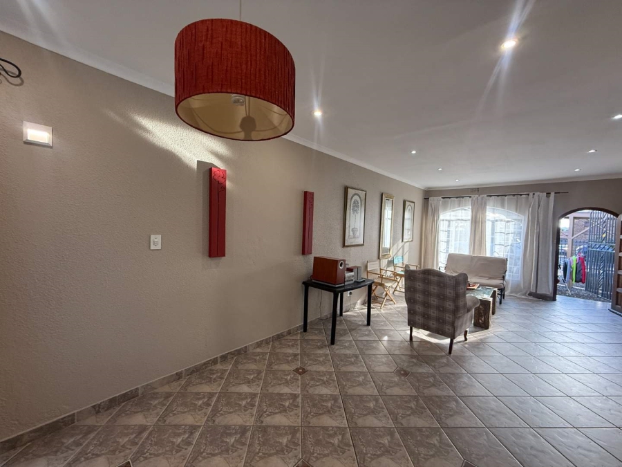 To Let 3 Bedroom Property for Rent in Strubensvallei Gauteng