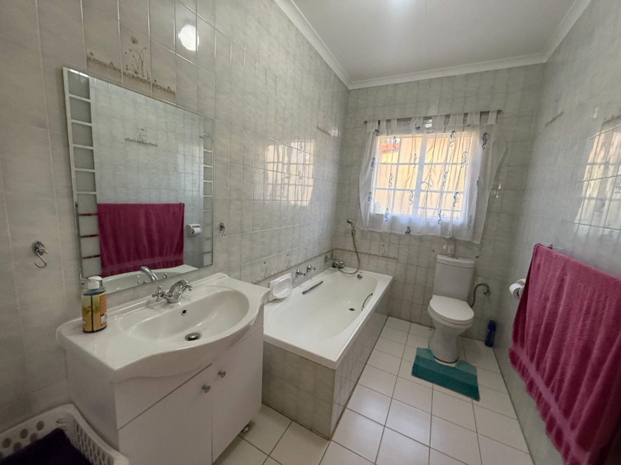 To Let 3 Bedroom Property for Rent in Strubensvallei Gauteng