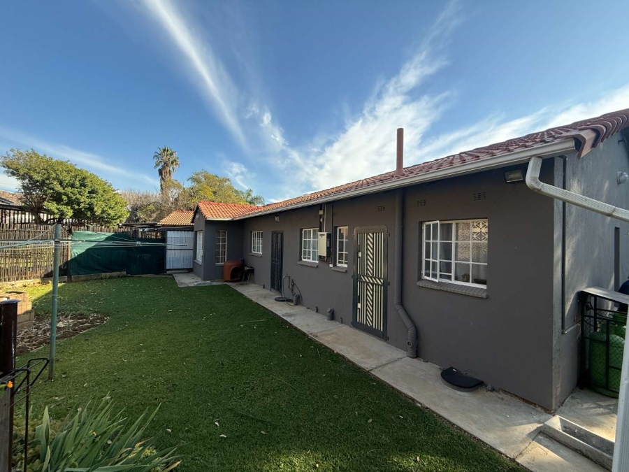 To Let 3 Bedroom Property for Rent in Strubensvallei Gauteng