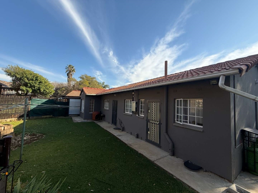 To Let 3 Bedroom Property for Rent in Strubensvallei Gauteng