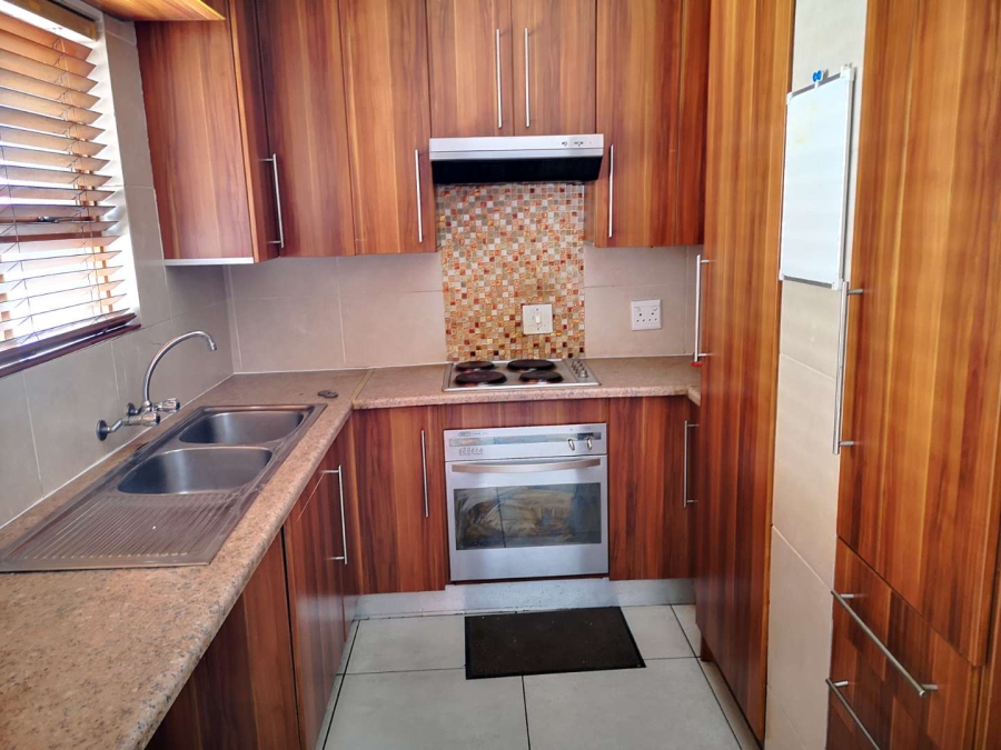 To Let 2 Bedroom Property for Rent in Glenvista Gauteng