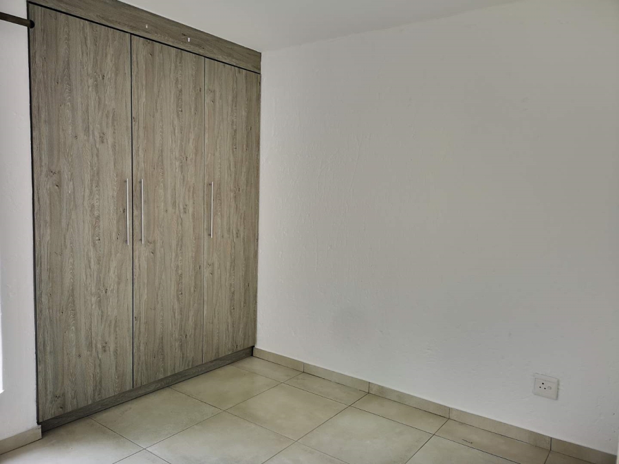 To Let 2 Bedroom Property for Rent in Glenvista Gauteng