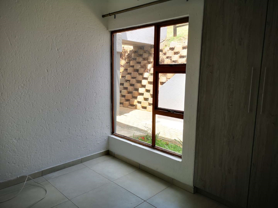 To Let 2 Bedroom Property for Rent in Glenvista Gauteng