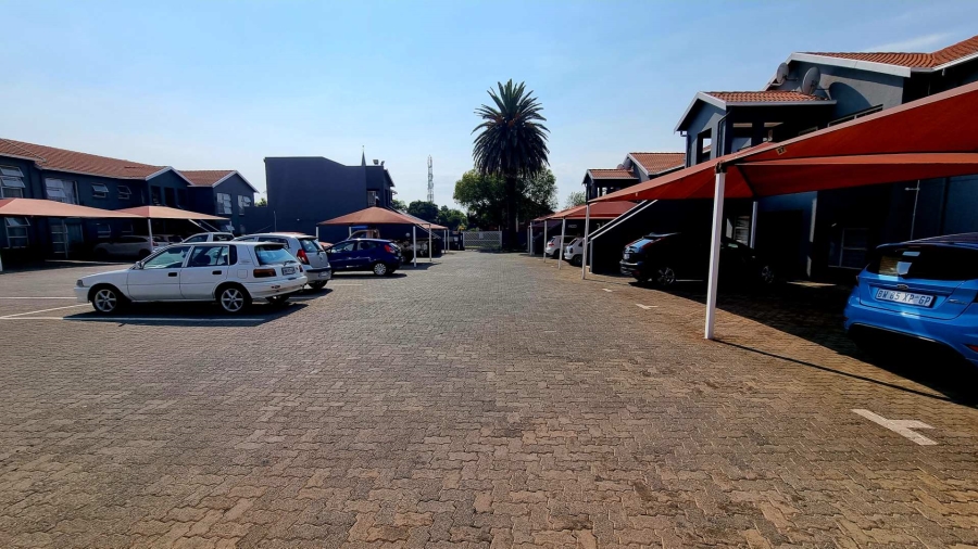 2 Bedroom Property for Sale in New Redruth Gauteng