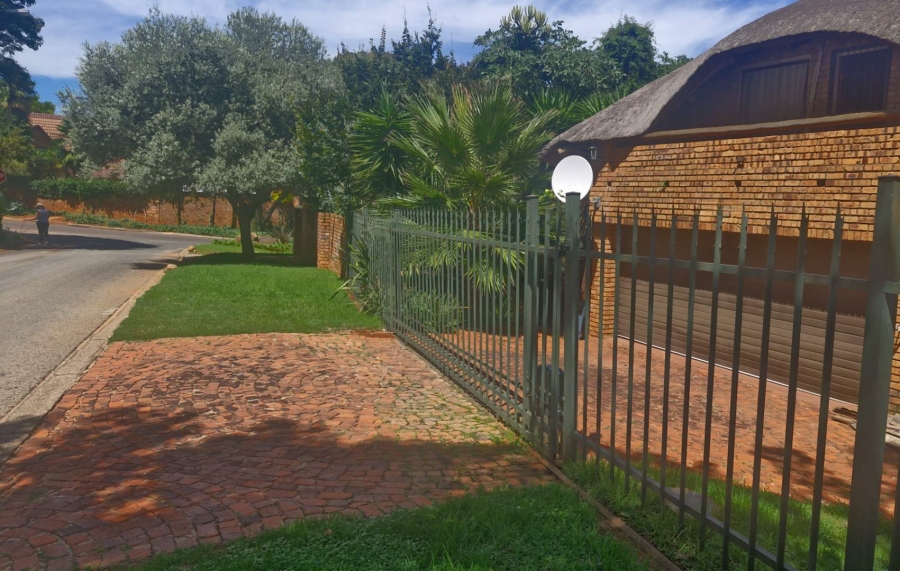 3 Bedroom Property for Sale in Faerie Glen Gauteng