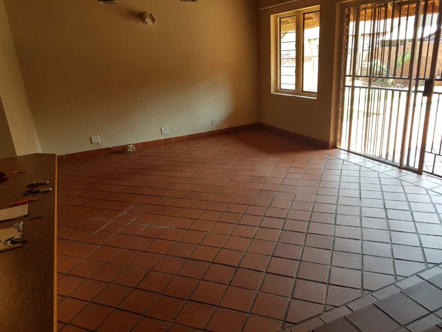 3 Bedroom Property for Sale in Faerie Glen Gauteng