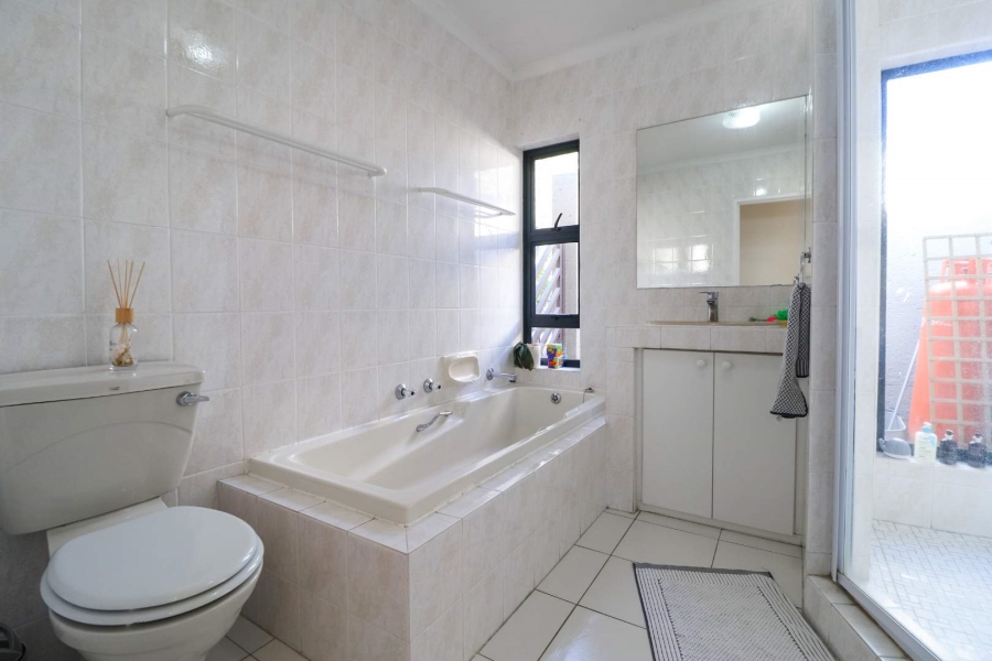 To Let 4 Bedroom Property for Rent in Fourways Gardens Gauteng